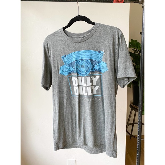 ANHEUSER BUSH BUDLIGHT Unisex Grey/Blue/White "DILLY DILLY" Graphic Tee sz M - Picture 5 of 6